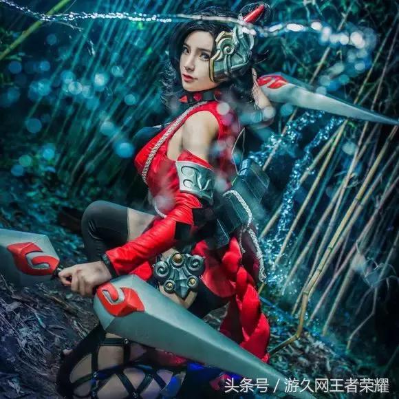 请点击此处输入图片描述 孙尚香 皮肤:蔷薇恋人 微博@lisa小李丽莎 请