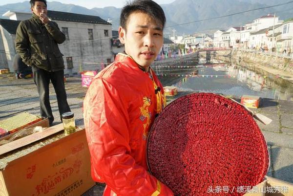 鞭炮都是1万响的