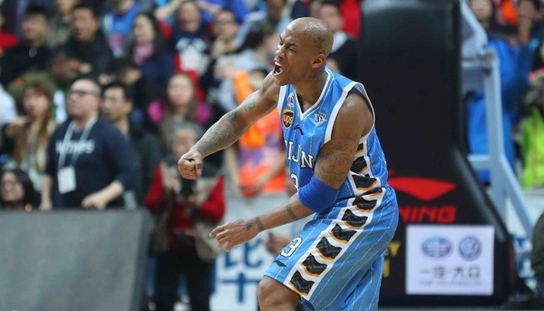 赛后,马布里第一时间更新了微博,并将这条消息置顶