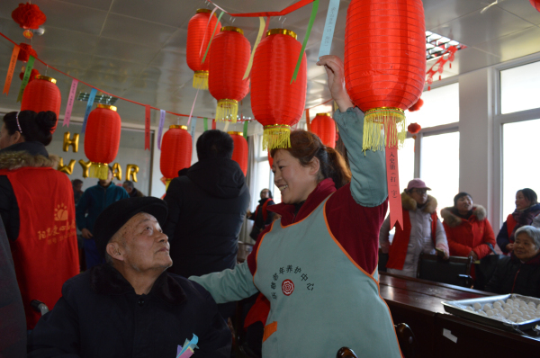 淮安乐慈颐康园正月十五包汤圆闹元宵