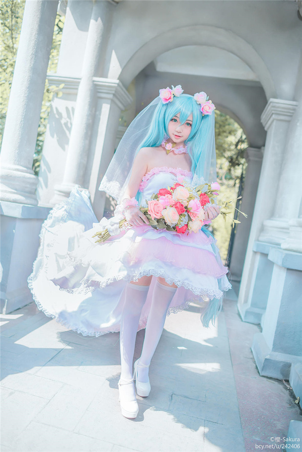 把公主殿下娶回家!初音未来花嫁婚纱版cos欣赏
