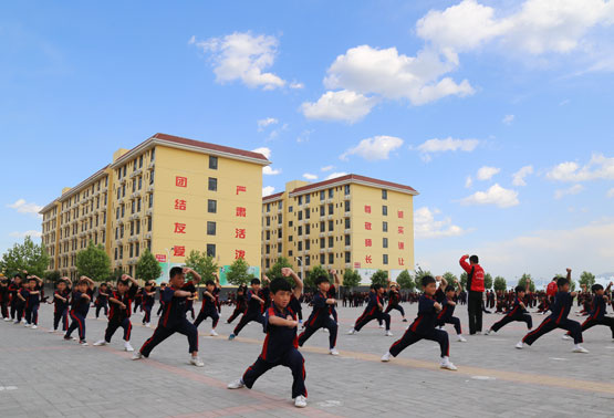 河南嵩山 少林寺武校文化课教师全是专科及以上学历,并经过学校多轮