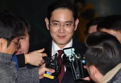 三星掌门人李在镕被批捕 被控向崔顺实行贿2.5亿