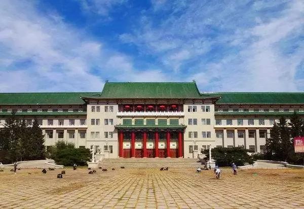 苏州太湖的夕阳霞光万丈 杭州有西湖的苏堤春晓 南京有总统府