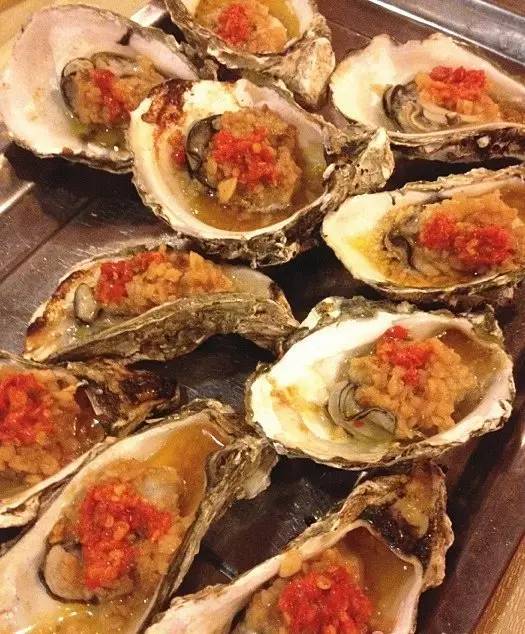 喜爱夜蒲搵宵夜?去宝业路啦!任你从街头劈到街尾都不怕