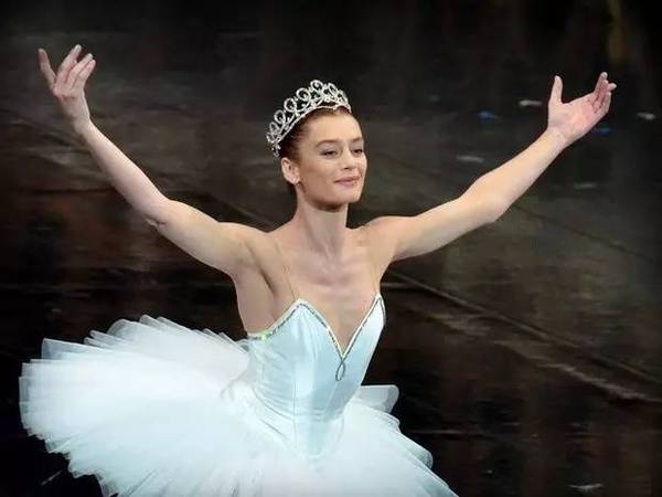 奥蕾莉是法国芭蕾标志菲丽西真人cg技术的原型是 巴黎歌剧院芭蕾舞团