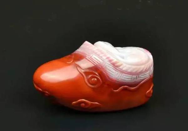 第一次见玉雕大师做的鞋子,据说有辟邪的功效哦