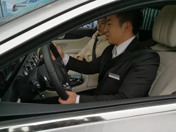销售顾问讲解试驾流程