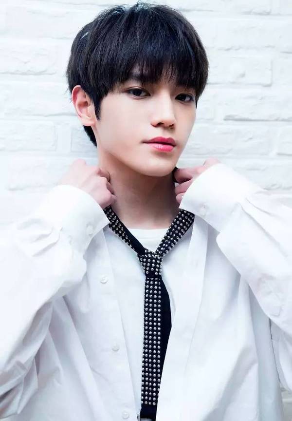 神颜",更有3位爱豆脱颖而出,被媒体和网友称为韩国新人爱豆中的三大