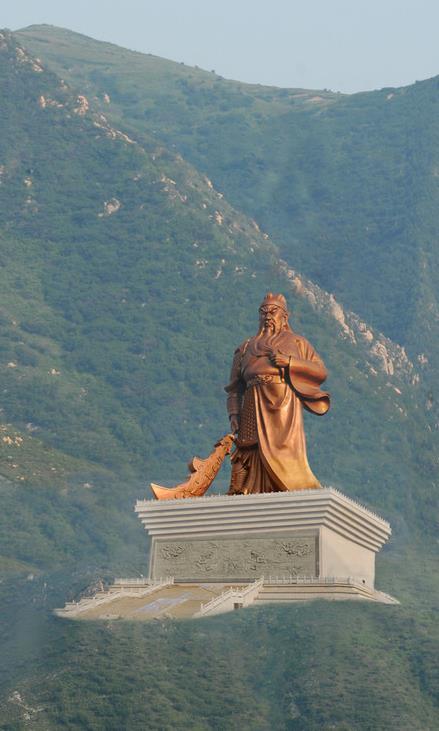 世界最高最大的关帝圣像,高80米,看上去就很威武勇猛!