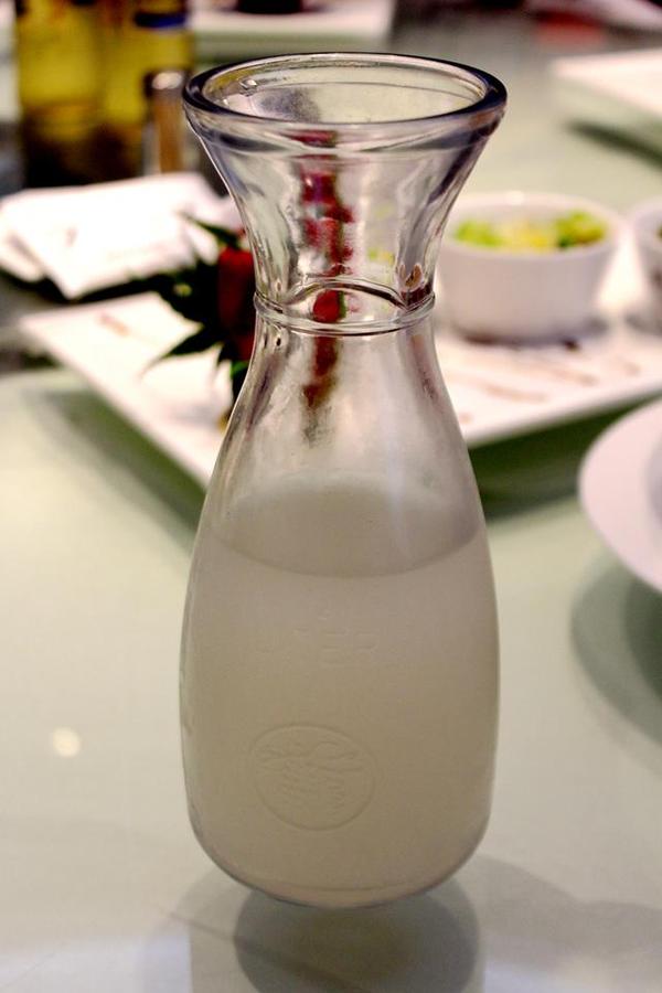 【米酒】建德来的阿姨驻店酿的米酒,喝起来很舒服,唯一不足的是味道重