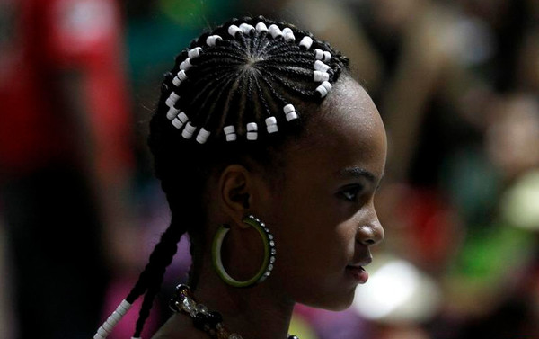 大家一起来感受下非洲姑娘的发型吧!