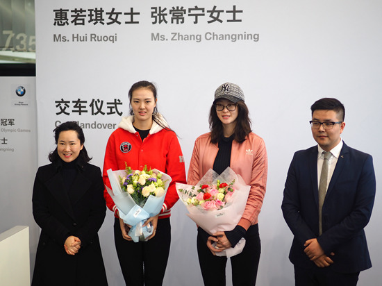 奥运冠军惠若琪张常宁南京宁宝宝马提车!