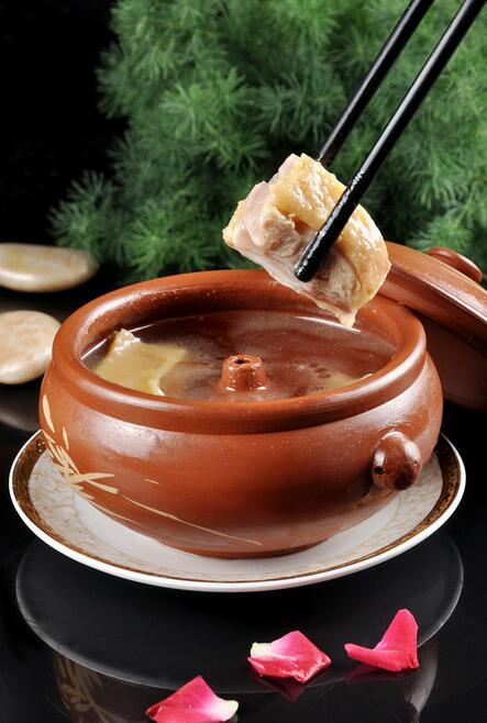 云南汽锅鸡:比起鸡 锅更重要