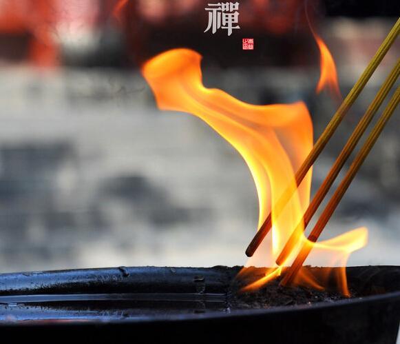 女性:去寺庙烧香拜佛,不能不知道的这些禁忌