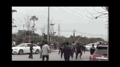 近百人在南宁金桥客运站前打群架!