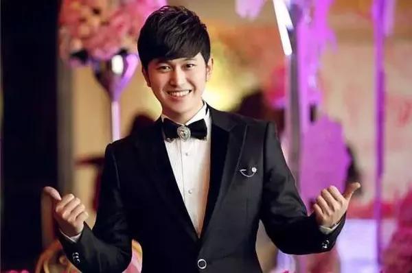 婚礼司仪为什么大多数都是男的?原来答案在这里