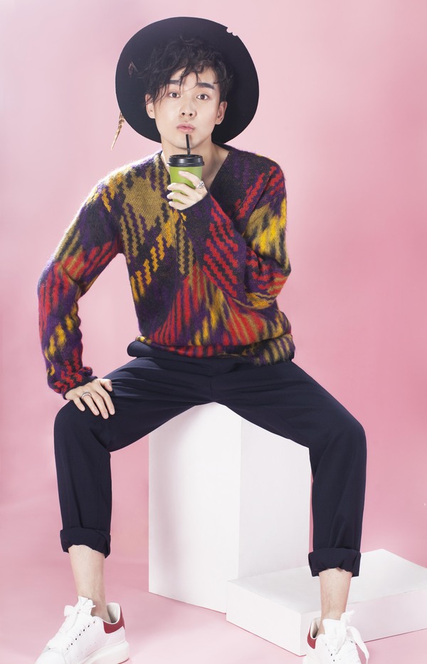 沈凌自称"保鲜肉" 新写真呈现冻龄容颜