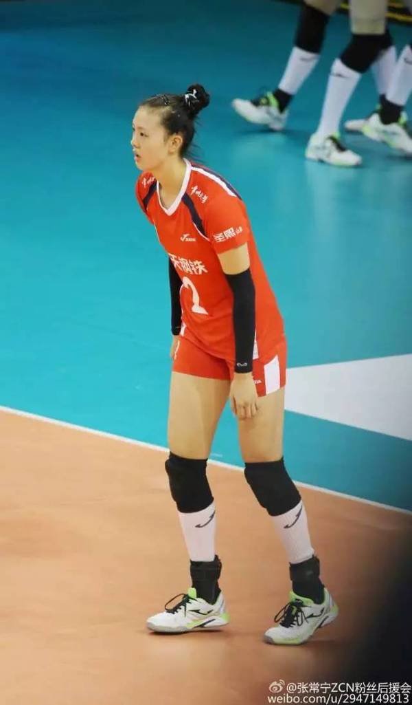 打起来,应该相当精彩吧~ 03 —  首发阵容— 球技颜值双高~ 八一女排