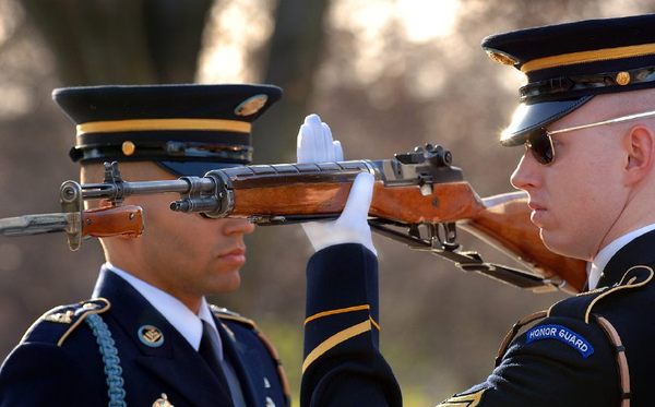 美国的"五军"仪仗队长啥样?