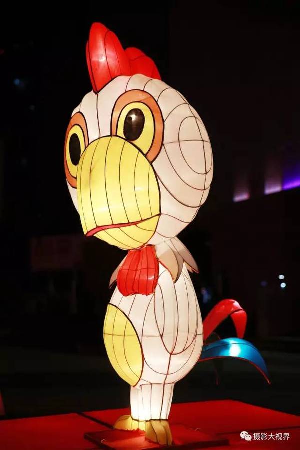 东海湾大型十二生肖户外座灯之鸡灯.(陈起拓 摄)