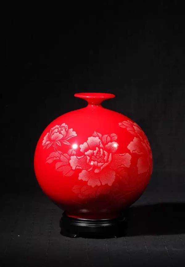 最美不过中国红, 它是古香古色的中国红, 也是百用不厌的经典红, 更是