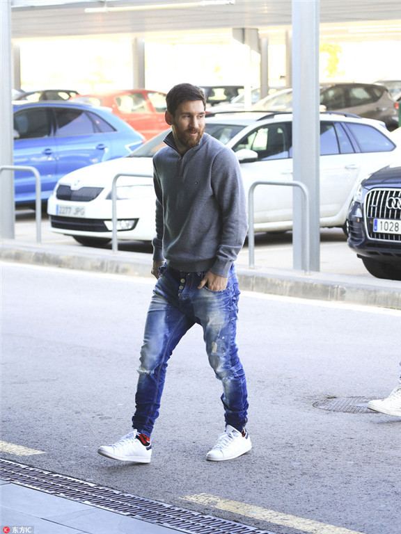 梅西西装笔挺现身埃及 出席热心公益抗丙肝