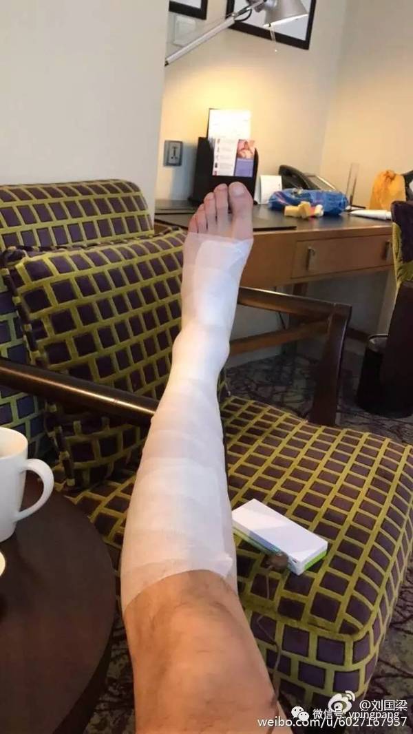 斯帝卡v乒乓〗张继科脚伤复发 高烧仍出战,4:1赢下对手