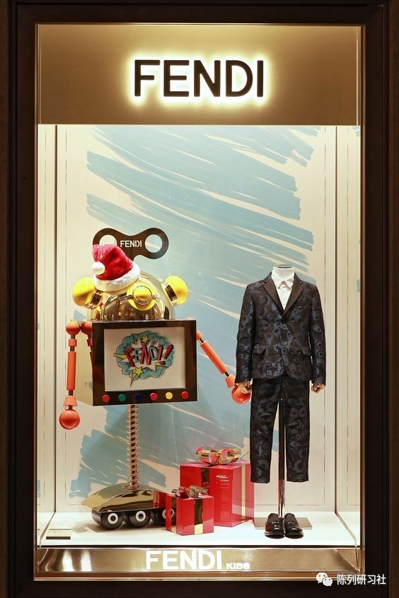 拜托,橱窗里模特的衣服别再乱穿啦!有套路!