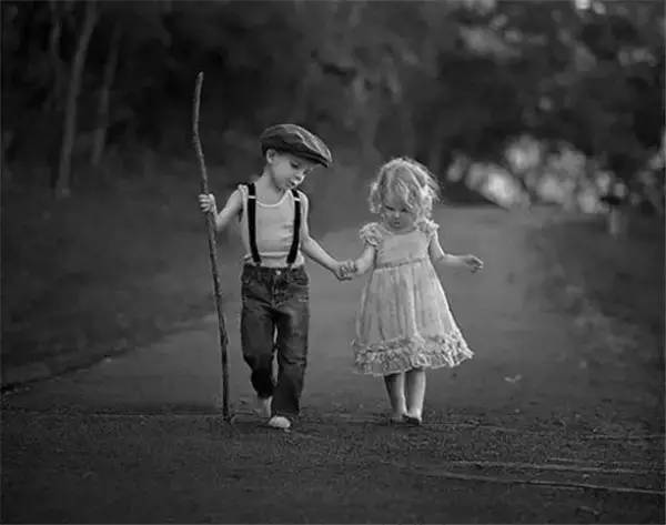 小时候,谁没个一起玩一起闹的青梅竹马呢.