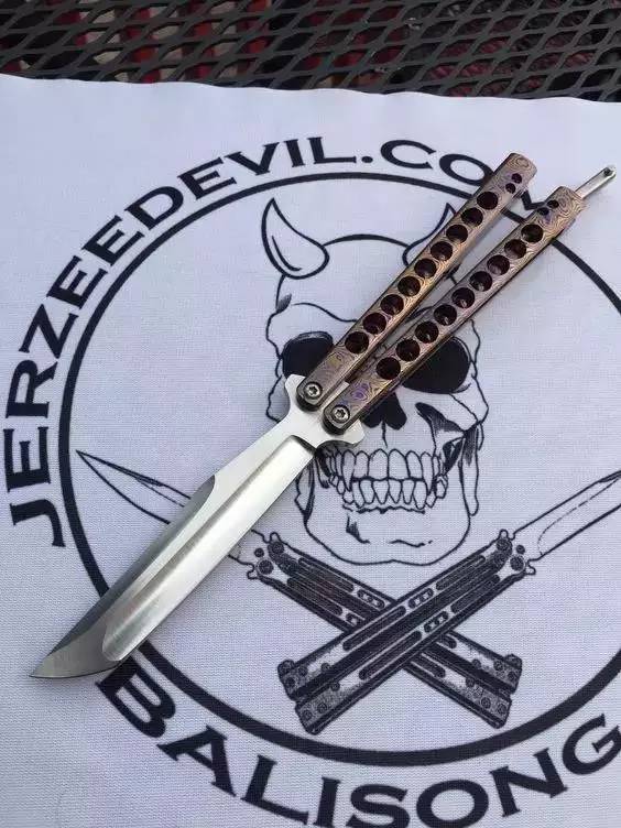 如何让蝴蝶刀飞起来还不割伤自己?