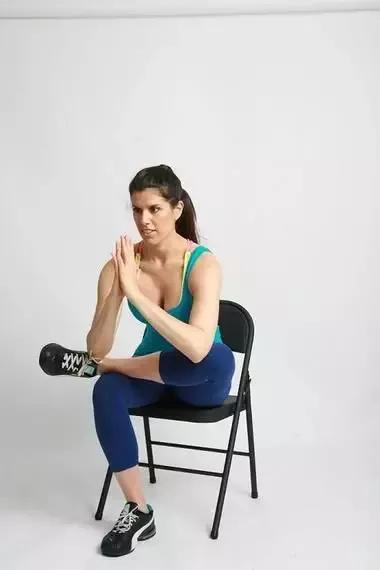 1把椅子教你伸展全身肥肉 健康频道 手机搜狐