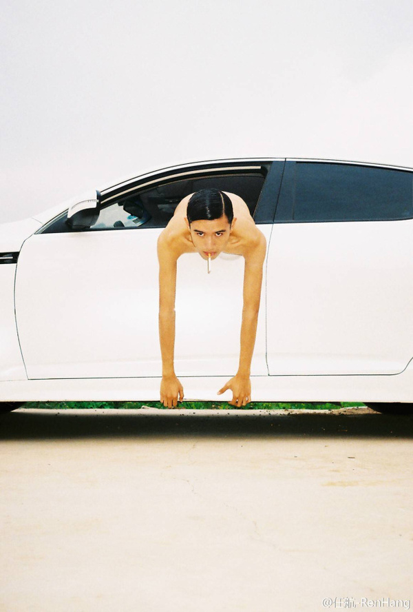 任航,软色情摄影师,敢于表达与创作,最终还是走了.