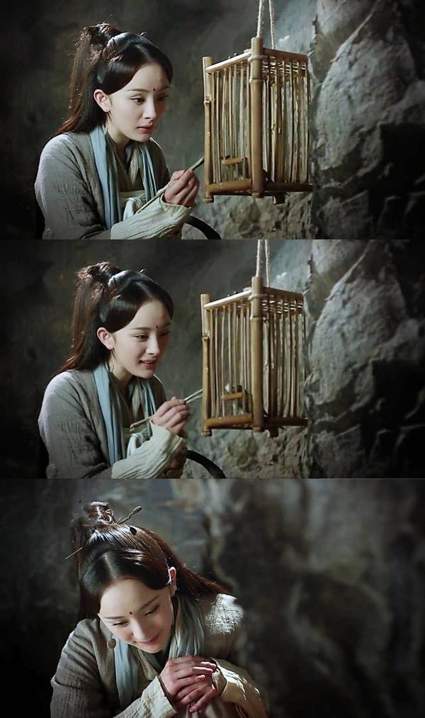 在新曝光的片花中,夜华受伤,被素素捡回了家,话说大幂幂你不怕蛇吗,小