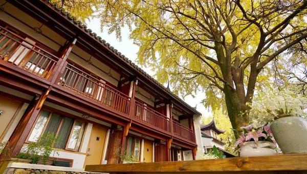 西湖旁被遗忘的宋代寺院厢房,却成了杭州最美民宿