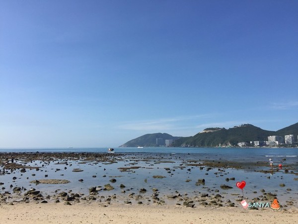 蜈支洲島 大東海為國家aaaa級景區,三面環山,一面大海,一排排翠綠椰林