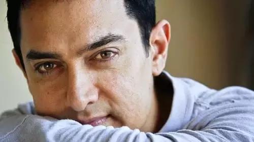 被奉为印度的"国宝" 宝莱坞的"全能"演员 在印度娱乐圈 米叔堪称神一