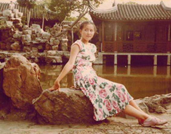 刘嘉玲"从小美到大"?看着照片还真没觉得!