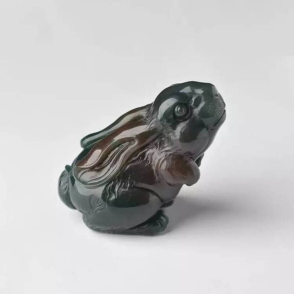 这些玉兔,一经玉雕师之手都成"精"了