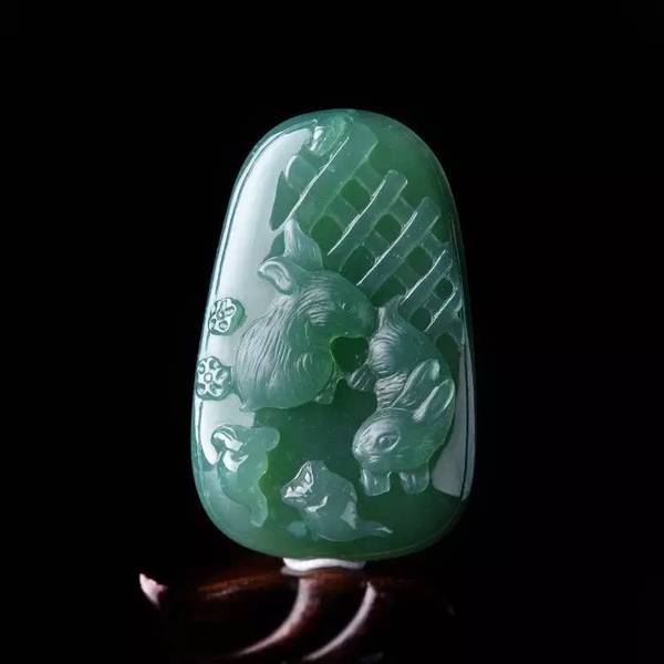 这些玉兔,一经玉雕师之手都成"精"了