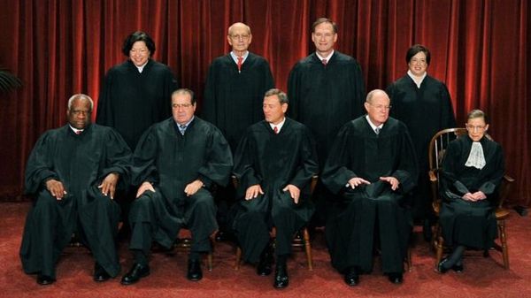 2010年10月，美国最高法院法官合影。