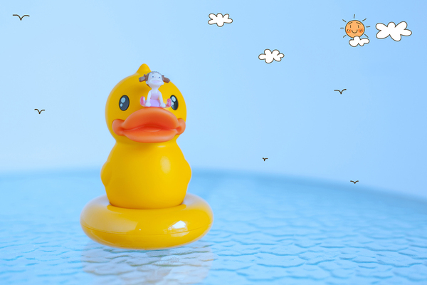 门前大桥下游过一只b.duck小黄鸭