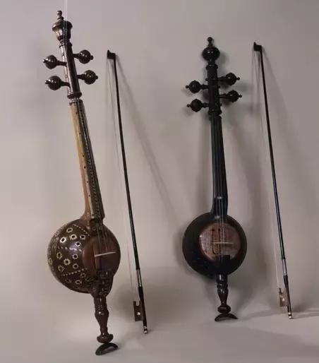 载歌载舞的维吾尔民族乐器