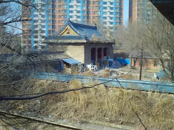 在长春繁华一角,藏着一座荒草丛生的"靖国神社"