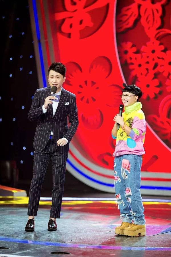 央视主持人pk唱歌!都抱怨《越战越勇》"太紧张"