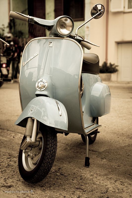 浪漫小绵羊vespa 创建在1884年的piaggiogroup(比亚乔集团)缔造了