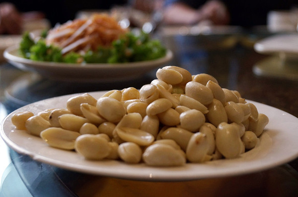 到陕西朝邑吃秦菜第一名菜"带把肘子"