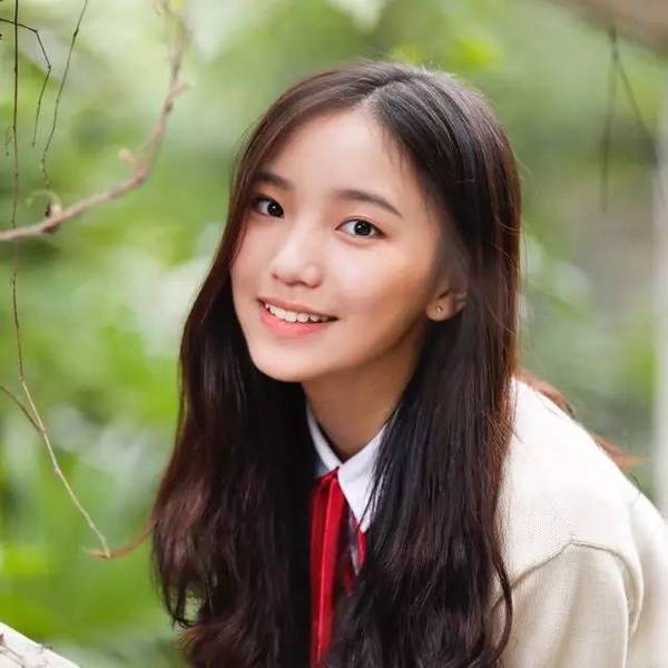 温雨涵 性别:女 星座:水瓶座 学院:15级商学院 第二十九届河海大学