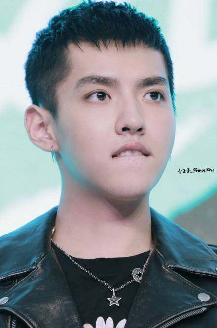 吴亦凡你玩的不是嘴唇,你是在玩迷妹们的心跳