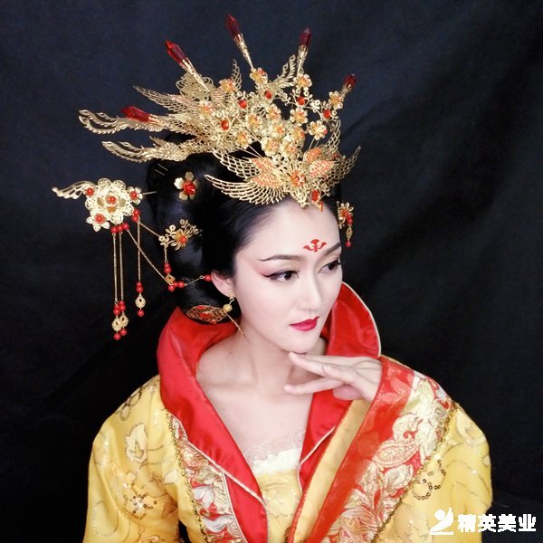 在众多 唐妆造型中,其中武则天妆容造型和杨贵妃妆容造型最为出名